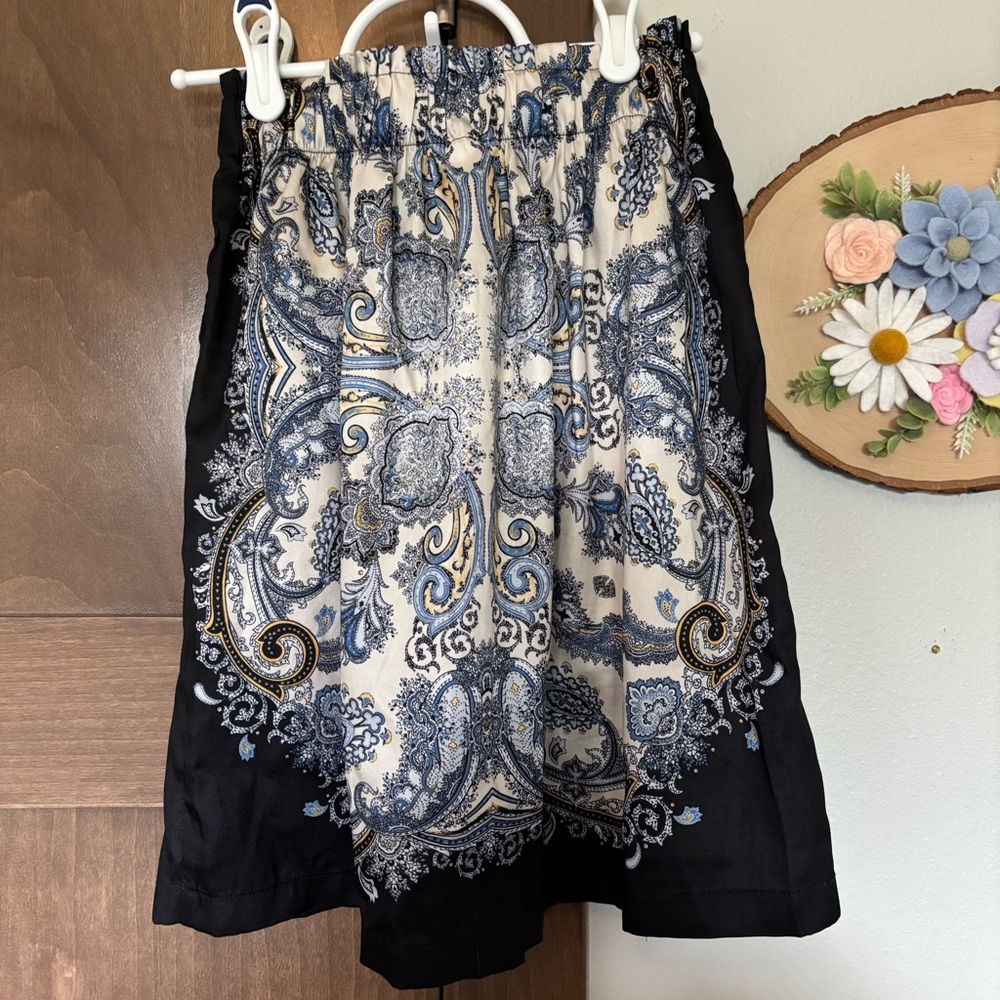 H&M Satin Paisley Skirt Size XS Blue Cream - Picture 4 of 5